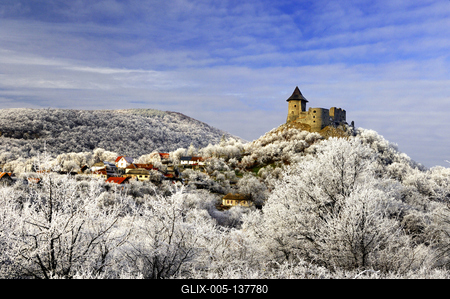 Téli tájkép Somoskő várával-stock-foto
