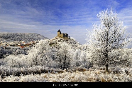Téli tájkép Somoskő várával-stock-foto