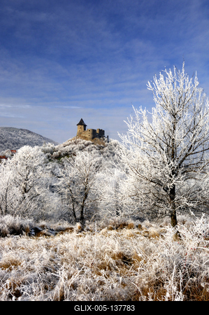 Téli tájkép Somoskő várával-stock-foto