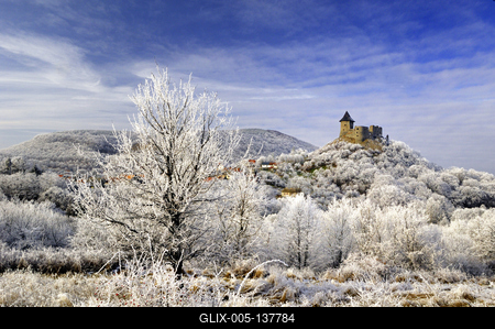 Téli tájkép Somoskő várával-stock-foto