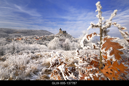 Téli tájkép Somoskő várával-stock-foto