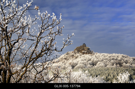 Téli tájkép Somoskő várával-stock-foto