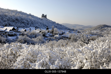 Hollókő, az Ófalu védett falurész télen-stock-foto