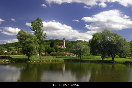 Cserhátsurány, római katolikus templom-stock-foto