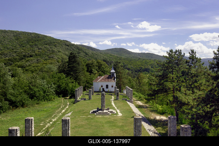 Zebegényi országzászló és hősi emlékmű-stock-foto