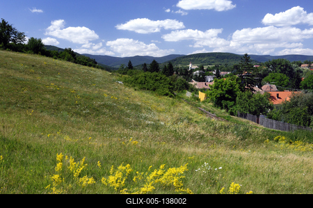 Szokolya látképe a Börzsöny hegységgel-stock-foto