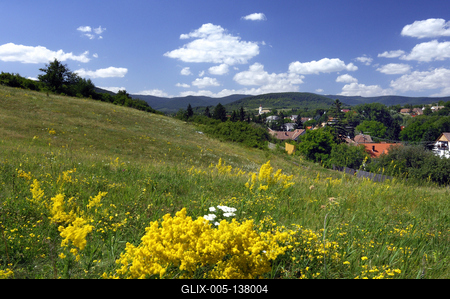 Szokolya látképe a Börzsöny hegységgel-stock-foto