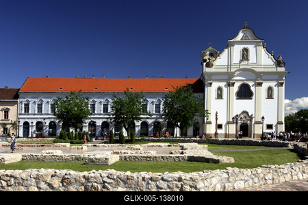 Vác, Fehérek temploma (Március 15. tér)-stock-foto