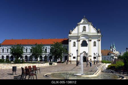 Vác, Fehérek temploma (Március 15. tér)-stock-foto