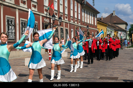 Váci Világi Vigalom a város főterén-stock-foto