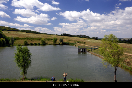 Nagybörzsönyi horgásztó-stock-foto