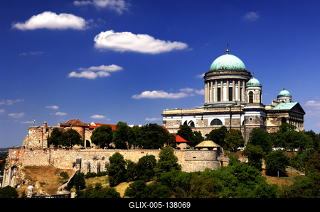 Az Esztergomi bazilika látványa a Várhegyen-stock-foto