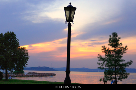 Naplemente a Balaton parton, Zamárdiban-stock-foto