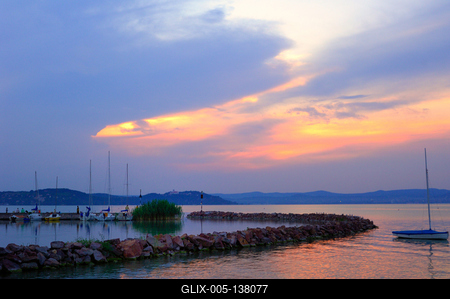 Naplemente a Balaton parton, Zamárdiban-stock-foto