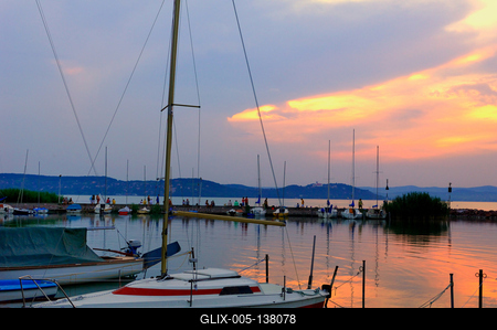 Naplemente a Balaton parton, Zamárdiban-stock-foto