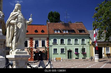 Esztergom felújított belvárosa-stock-foto