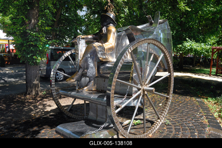 Siófok, Krúdy-szobor (hintós szobor)-stock-foto