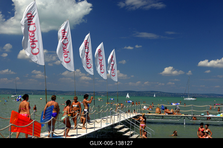 Siófok, fürdőzők a nagystrandon-stock-foto