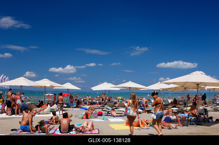 Siófok, fürdőzők a nagystrandon-stock-foto