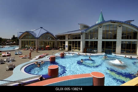 Sárvári Gyógy- és Wellnessfürdő-stock-foto