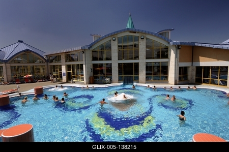 Sárvári Gyógy- és Wellnessfürdő-stock-foto