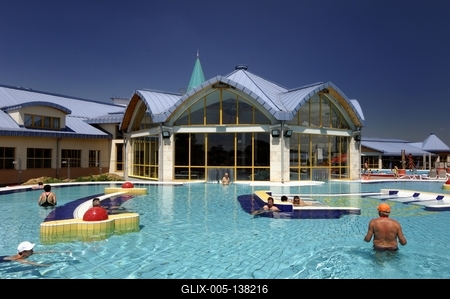 Sárvári Gyógy- és Wellnessfürdő-stock-foto