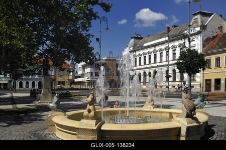 Sárvár, szökőkút a Kossuth téren-stock-foto