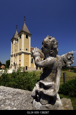 Fertőszéplak, Mindenszentek-templom-stock-foto
