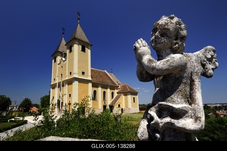 Fertőszéplak, Mindenszentek-templom-stock-foto