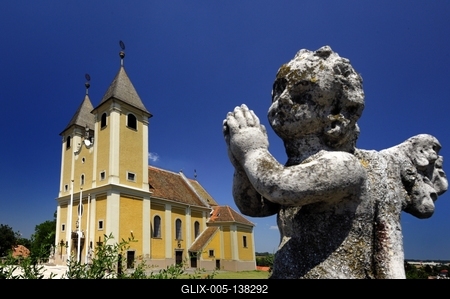 Fertőszéplak, Mindenszentek-templom-stock-foto