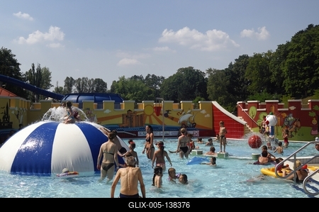 Tatabányai Gyémánt Fürdő-stock-foto