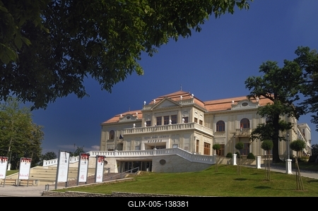 Tatabánya, Jászai Mari Színház-stock-foto