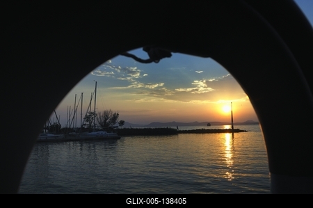 Naplemente a balatonlellei kikötőben-stock-foto