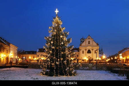 Vác, a főtér karácsonyi kivilágításban-stock-foto