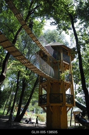 Lombsétány Ipolytarnócon-stock-foto