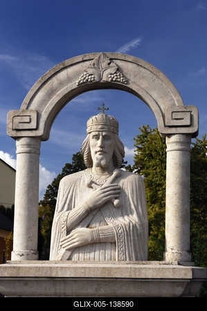 Szent István szobra Süttőn-stock-foto
