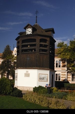 Tata, Harangláb az Országgyűlés téren-stock-foto