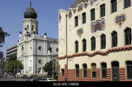 Kecskemét, a Cifrapalota és a Tudomány és Technika Háza-stock-foto