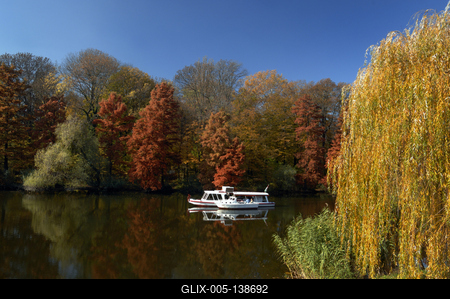 Szarvas, a Holt-Körös és partja-stock-foto