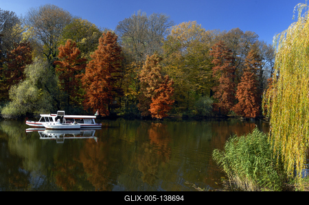 Szarvas, a Holt-Körös és partja-stock-foto