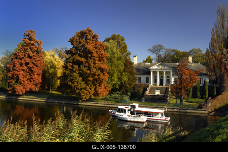 Szarvas, a Bolza-kastélya Holt-Körös partján-stock-foto
