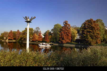 Szarvas, a Holt-Körös és a Millenniumi Emlékszobor-stock-foto