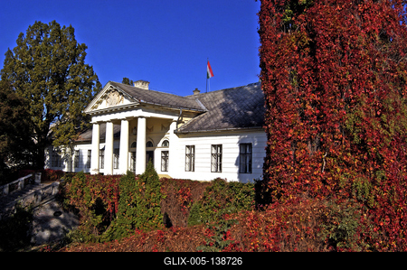 Szarvas, a Bolza-kastélya Holt-Körös partján-stock-foto