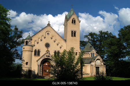 Doboz, Katolikus templom és Wenckheim-sírbolt-stock-foto