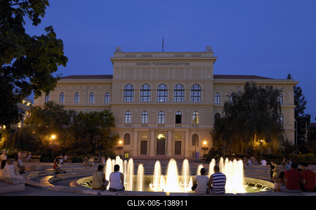 Szeged, zenélő szökőkút a Dugonics téren-stock-foto
