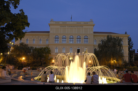 Szeged, zenélő szökőkút a Dugonics téren-stock-foto