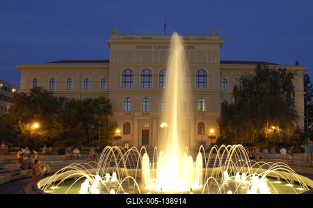 Szeged, zenélő szökőkút a Dugonics téren-stock-foto