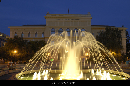 Szeged, zenélő szökőkút a Dugonics téren-stock-foto