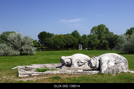 Ópusztaszer, Aratópár szobor-stock-foto