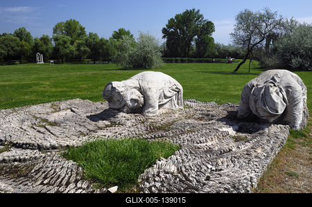 Ópusztaszer, Aratópár szobor-stock-foto
